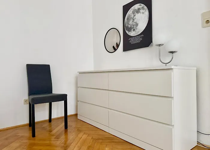 شقة 2-bedroom Sunny & Calm With Free Parking *