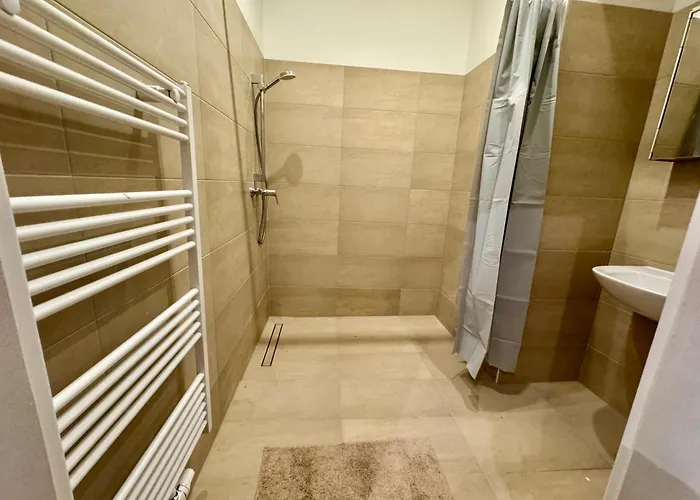 2-bedroom Sunny & Calm With Free Parking