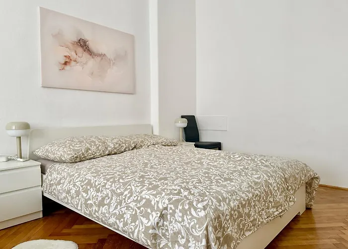2-bedroom Sunny & Calm With Free Parking فيينا