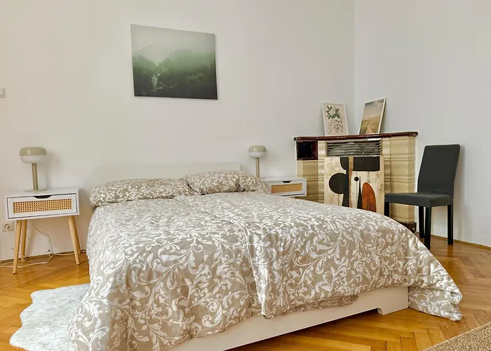 2-bedroom Sunny & Calm With Free Parking شقة *