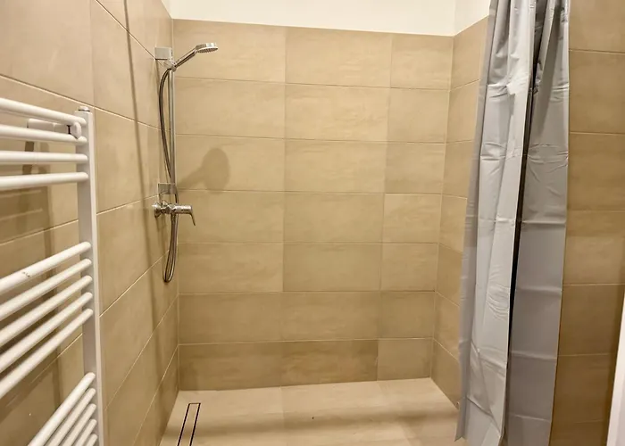 2-bedroom Sunny & Calm With Free Parking فيينا