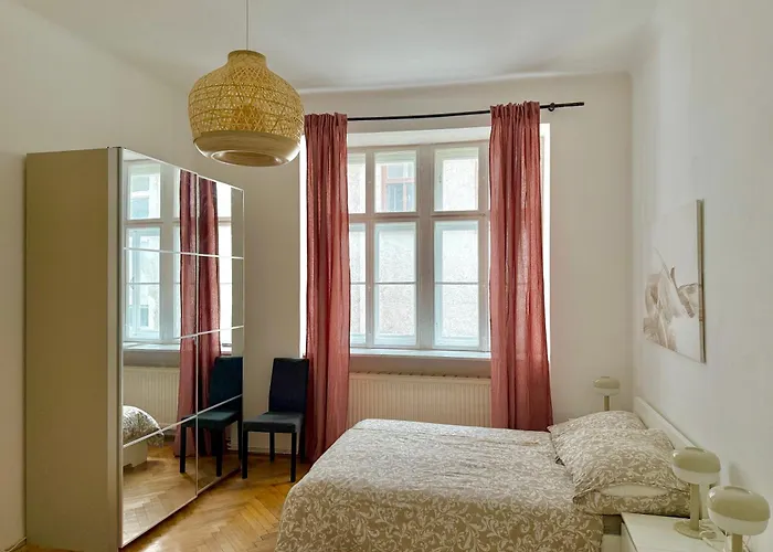 شقة 2-bedroom Sunny & Calm With Free Parking فيينا